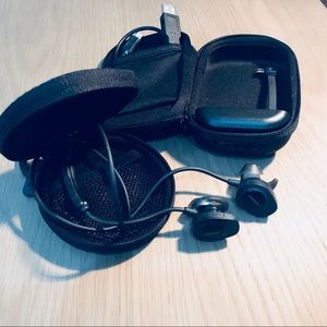 Bose SoundSport Wireless Headphones & Charger Case